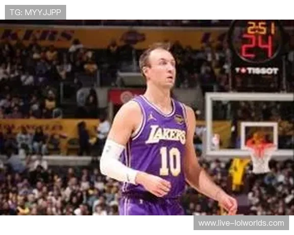 射手肯纳德加盟湖人,三分命中率49.7%能否解决外线问题 射手肯纳德加盟湖人,三分命中率49.7%能否解决外线问题